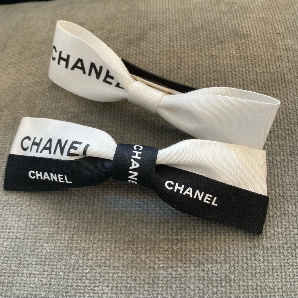 Authentic Chanel Gift Wrapping Ribbon on Barrette - Picture 1 of 16